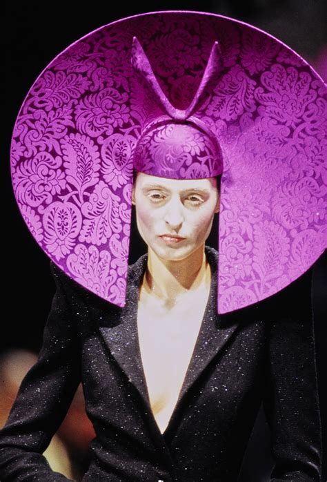 givenchy дополнив его шляпкой philip treacy|Philip Treacy Archive .